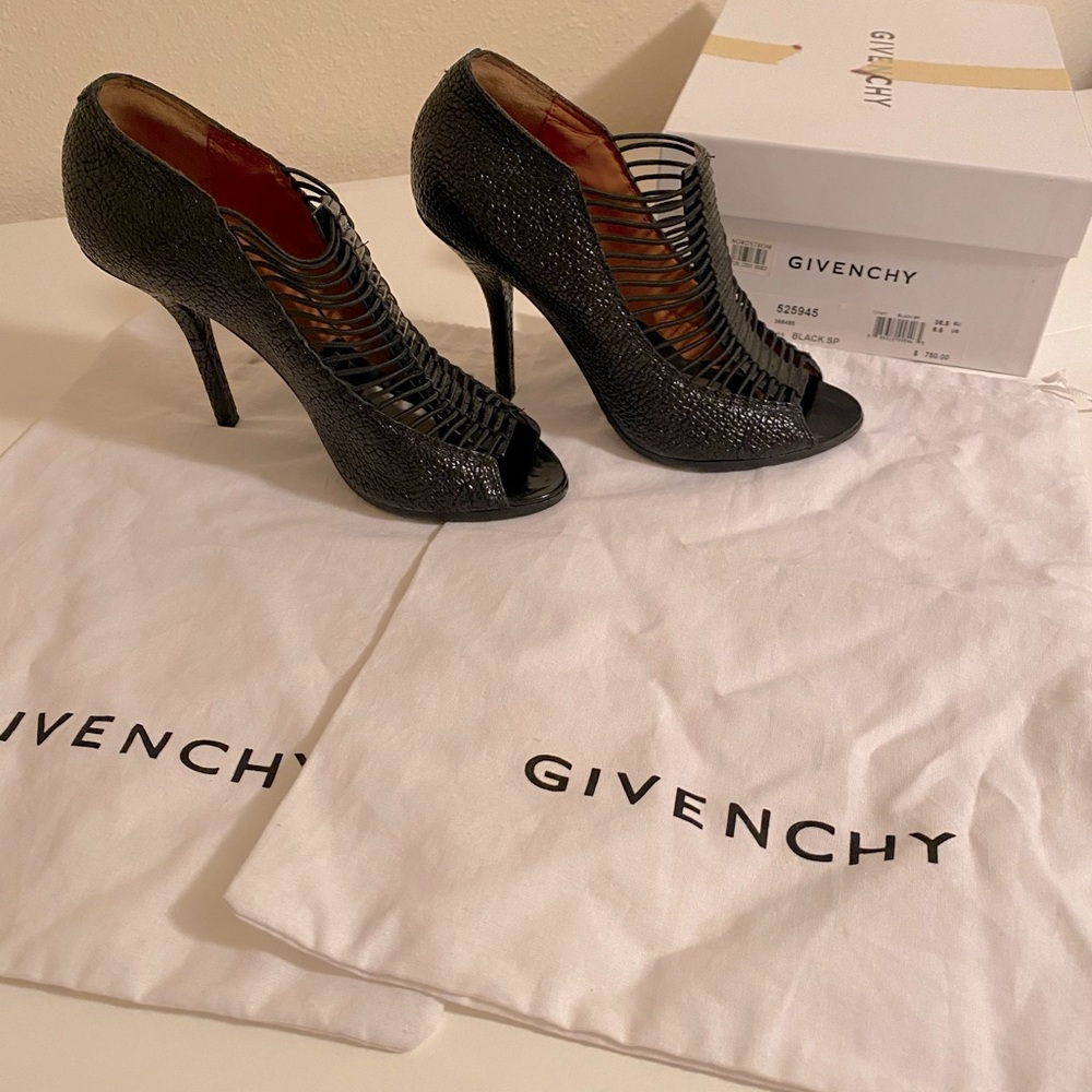 Rare snakeskin black leather Givenchy heels